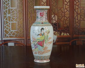 景德鎮(zhèn)文革老廠精品 全手工彩繪西蓮邊腳麻姑獻(xiàn)壽花口瓶賞析